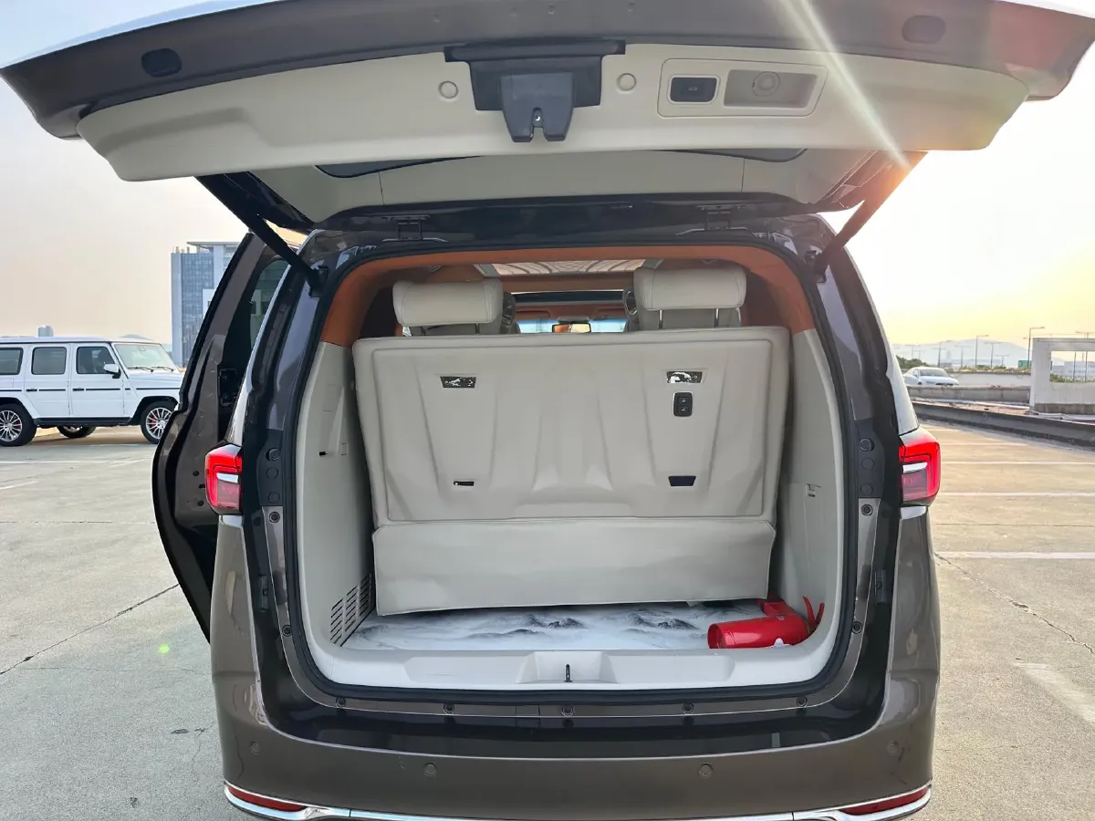 2021 Buick GL8 2.0T 237HP L4 9AT,autocango,china used car exporter,china ev exporter,chinese used car exporter,chinese used ev exporter