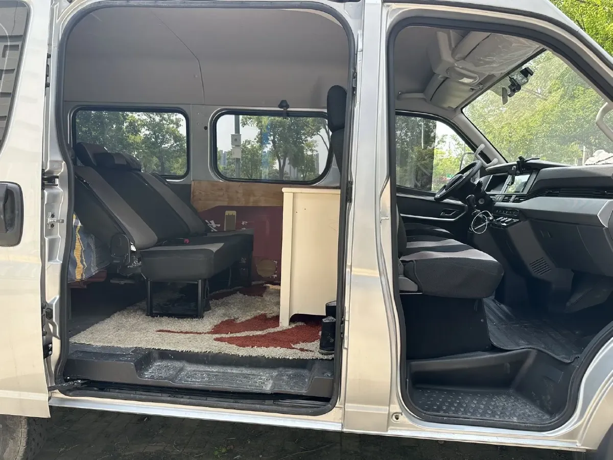 2023 MAXUS XinTu V80 2.0T 127HP L4 6MT,autocango,china used car exporter,china ev exporter,chinese used car exporter,chinese used ev exporter
