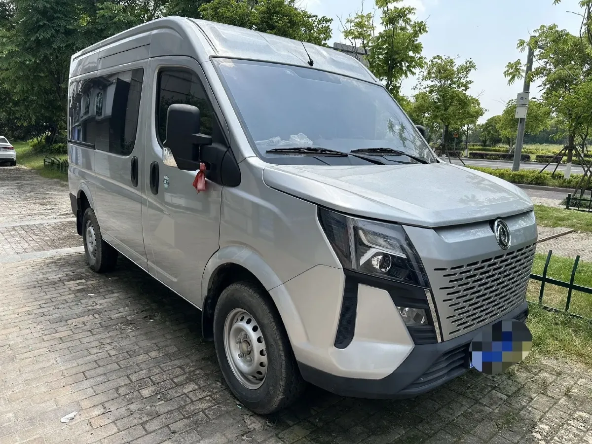 2023 MAXUS XinTu V80 2.0T 127HP L4 6MT,autocango,china used car exporter,china ev exporter,chinese used car exporter,chinese used ev exporter