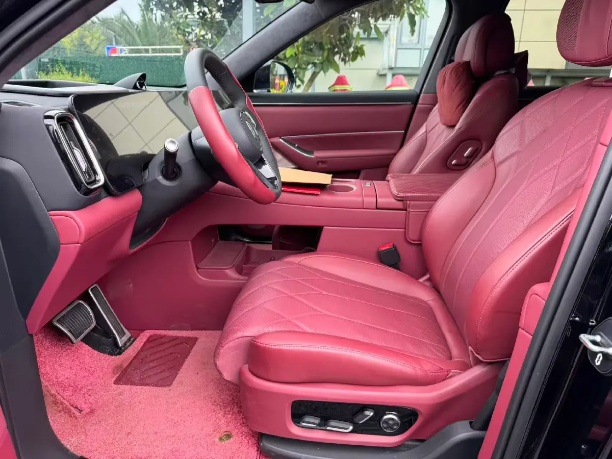 2025 AITO AITO M8 REEV 160HP REEV 53.4KWH,autocango,china used car exporter,china ev exporter,chinese used car exporter,chinese used ev exporter