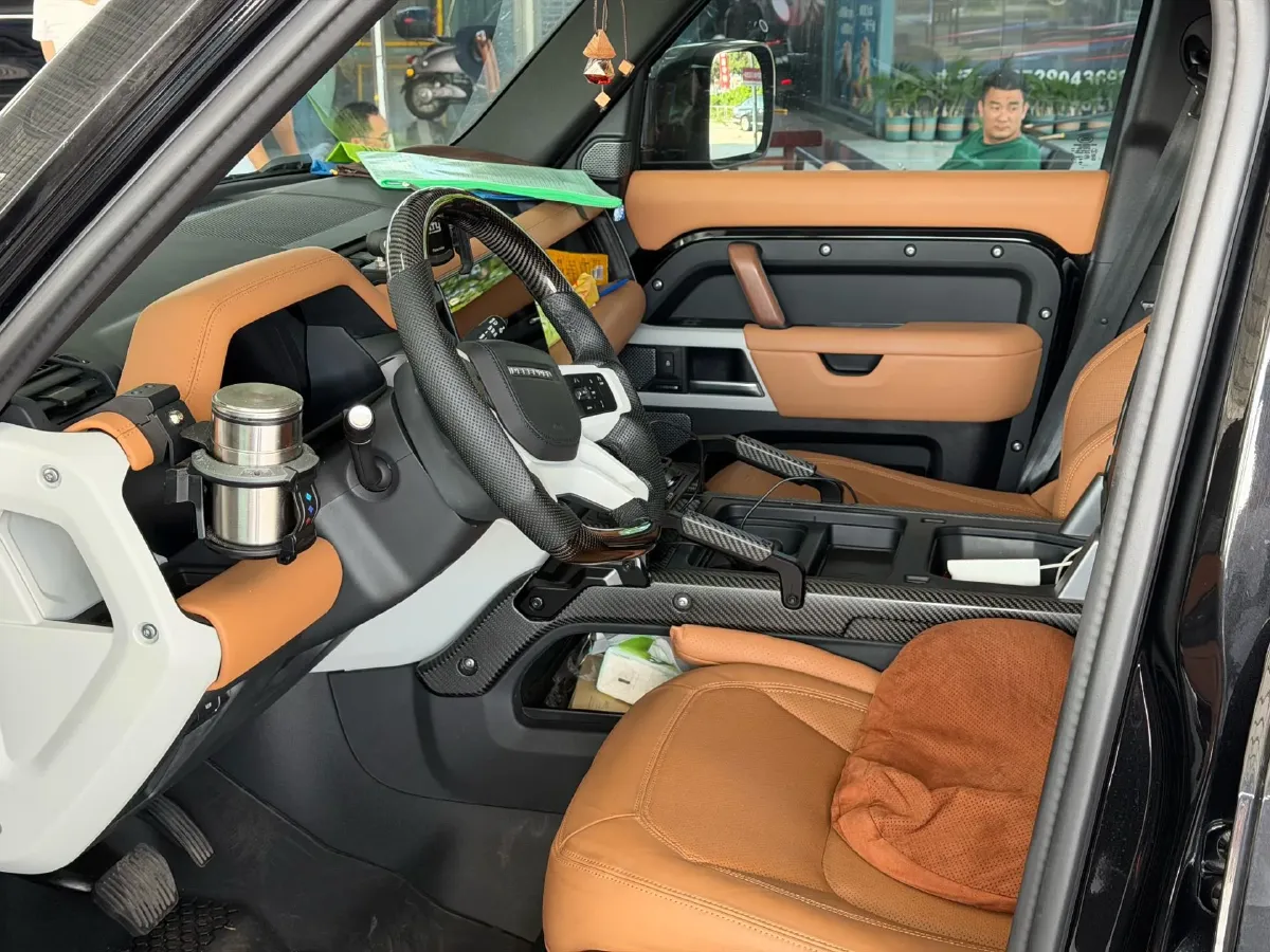 2024 Land Rover Defender 3.0T 400HP L6 8AT,autocango,china used car exporter,china ev exporter,chinese used car exporter,chinese used ev exporter
