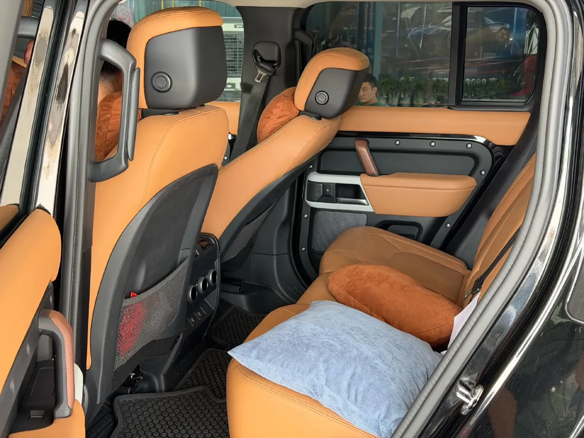 2024 Land Rover Defender 3.0T 400HP L6 8AT,autocango,china used car exporter,china ev exporter,chinese used car exporter,chinese used ev exporter