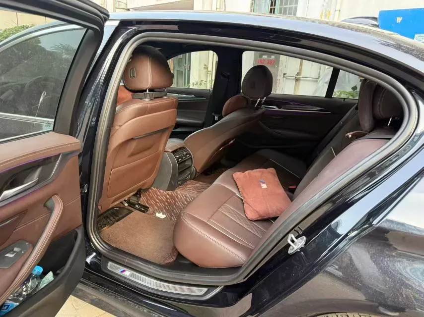 2022 BMW 5 Series 2.0T 184HP L4 8AT,autocango,china used car exporter,china ev exporter,chinese used car exporter,chinese used ev exporter