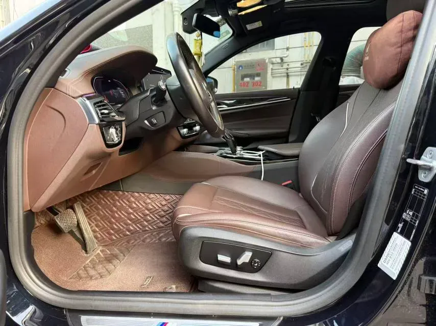 2022 BMW 5 Series 2.0T 184HP L4 8AT,autocango,china used car exporter,china ev exporter,chinese used car exporter,chinese used ev exporter