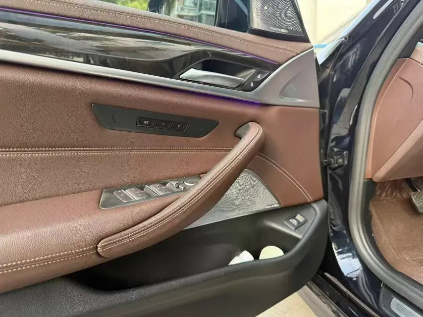 2022 BMW 5 Series 2.0T 184HP L4 8AT,autocango,china used car exporter,china ev exporter,chinese used car exporter,chinese used ev exporter