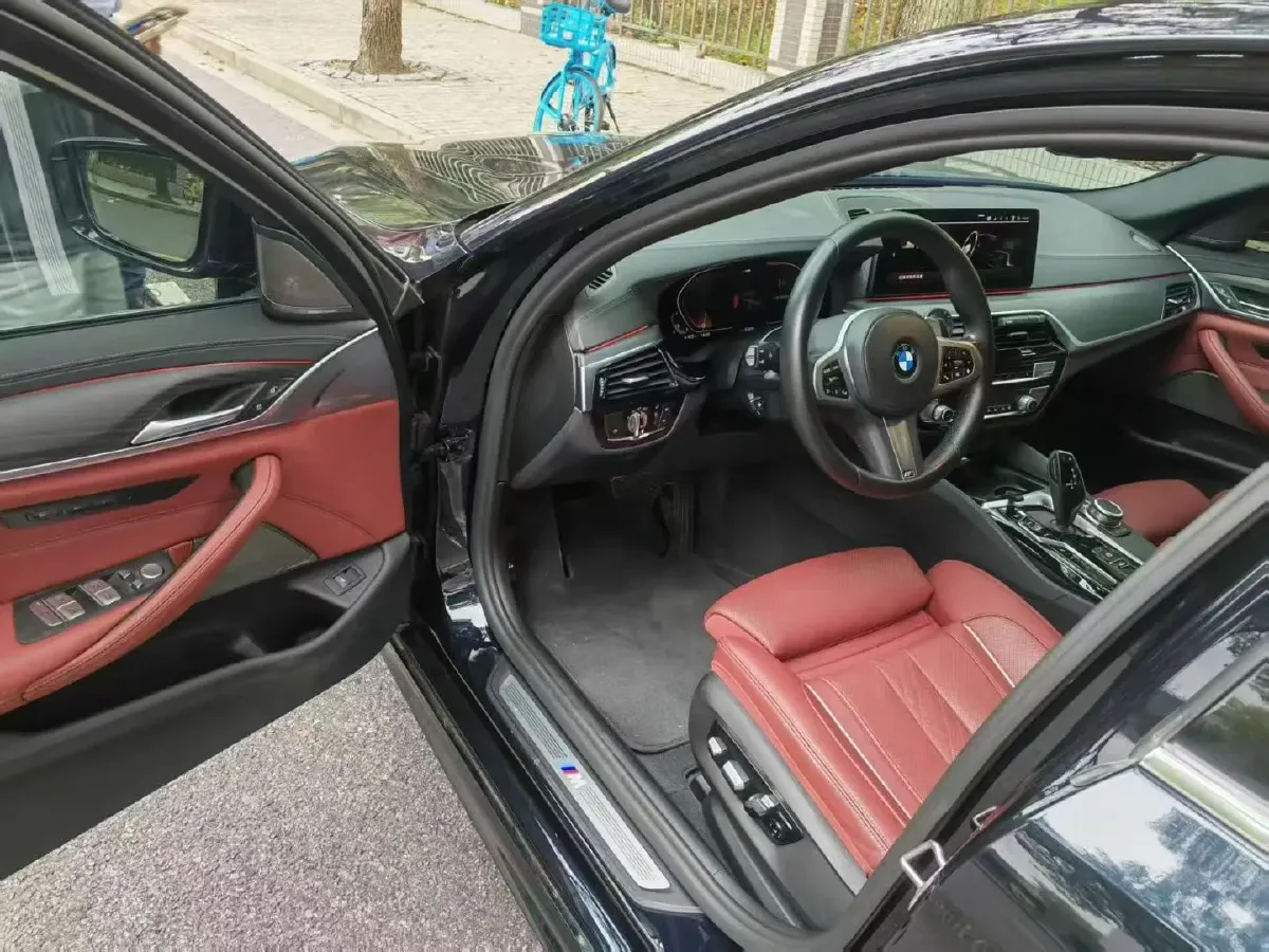 2022 BMW 5 Series 2.0T 252HP L4 8AT,autocango,china used car exporter,china ev exporter,chinese used car exporter,chinese used ev exporter