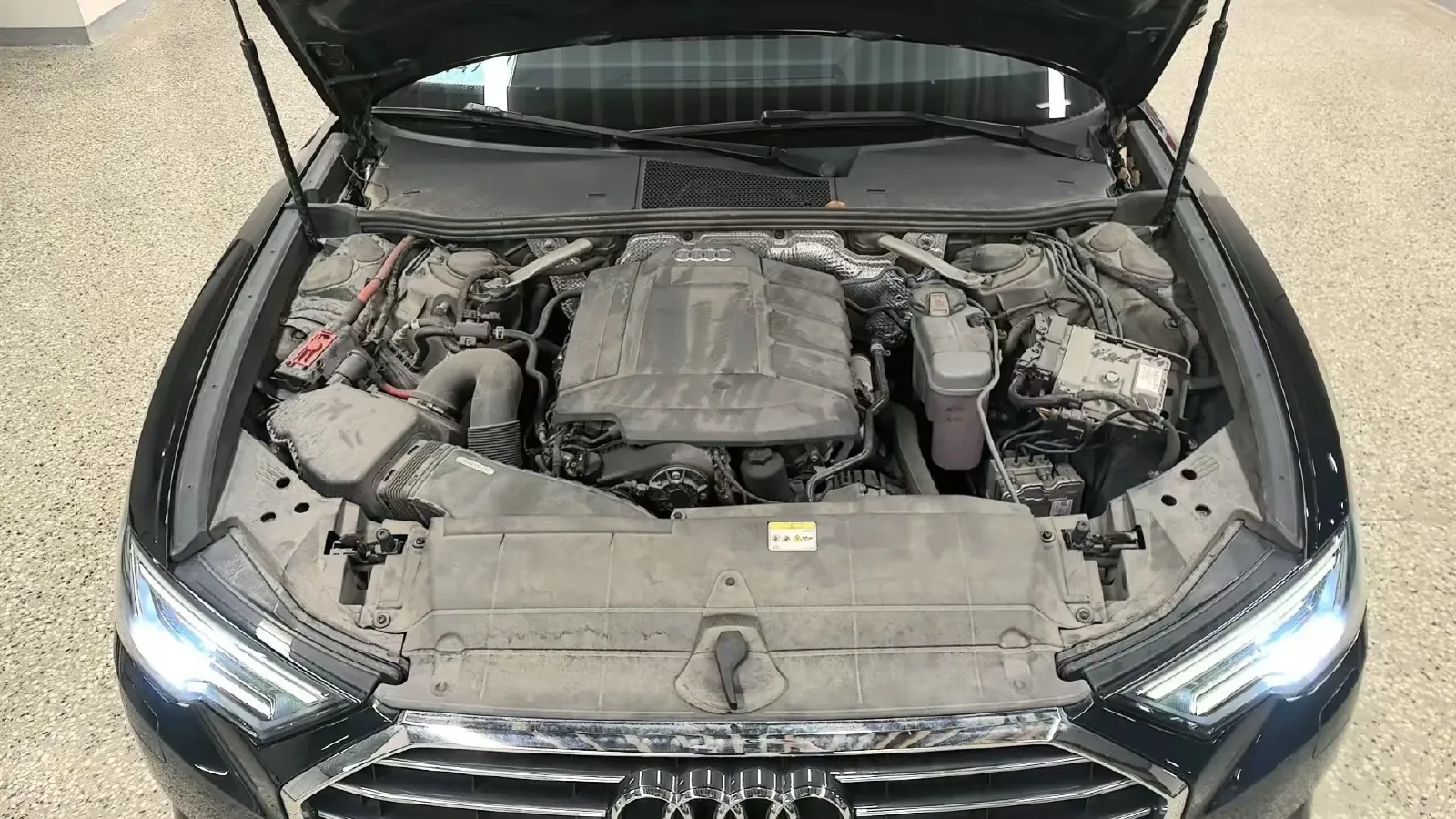 2022 Audi A6L 2.0T 224HP L4 7DCT,autocango,china used car exporter,china ev exporter,chinese used car exporter,chinese used ev exporter