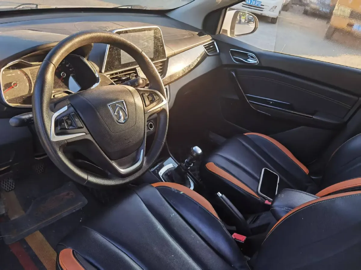 2017 BaoJun 310 1.5L 112HP L4 6MT,autocango,china used car exporter,china ev exporter,chinese used car exporter,chinese used ev exporter