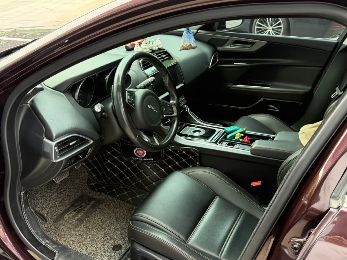 2019 Jeep Cherokee 2.0T 265HP L4 9AT,autocango,china used car exporter,china ev exporter,chinese used car exporter,chinese used ev exporter
