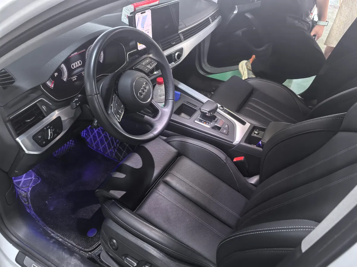 2024 Audi A4L 2.0T 190HP L4 7DCT,autocango,china used car exporter,china ev exporter,chinese used car exporter,chinese used ev exporter