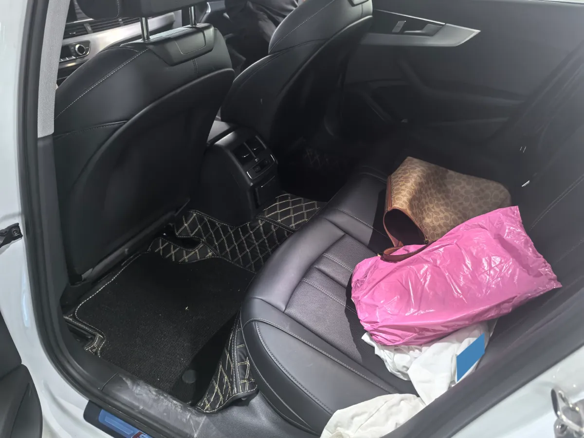 2024 Audi A4L 2.0T 190HP L4 7DCT,autocango,china used car exporter,china ev exporter,chinese used car exporter,chinese used ev exporter