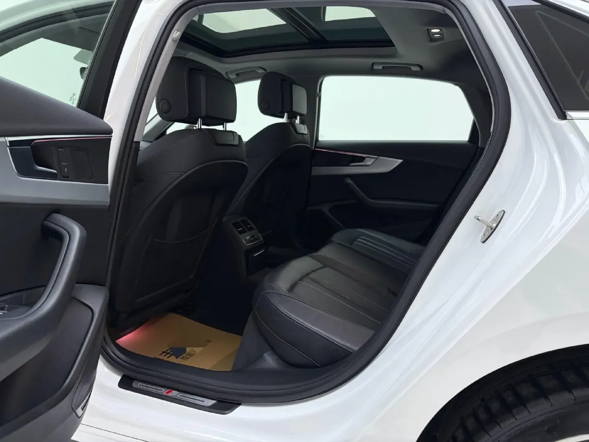 2020 Audi A4L 2.0T 190HP L4 7DCT,autocango,china used car exporter,china ev exporter,chinese used car exporter,chinese used ev exporter