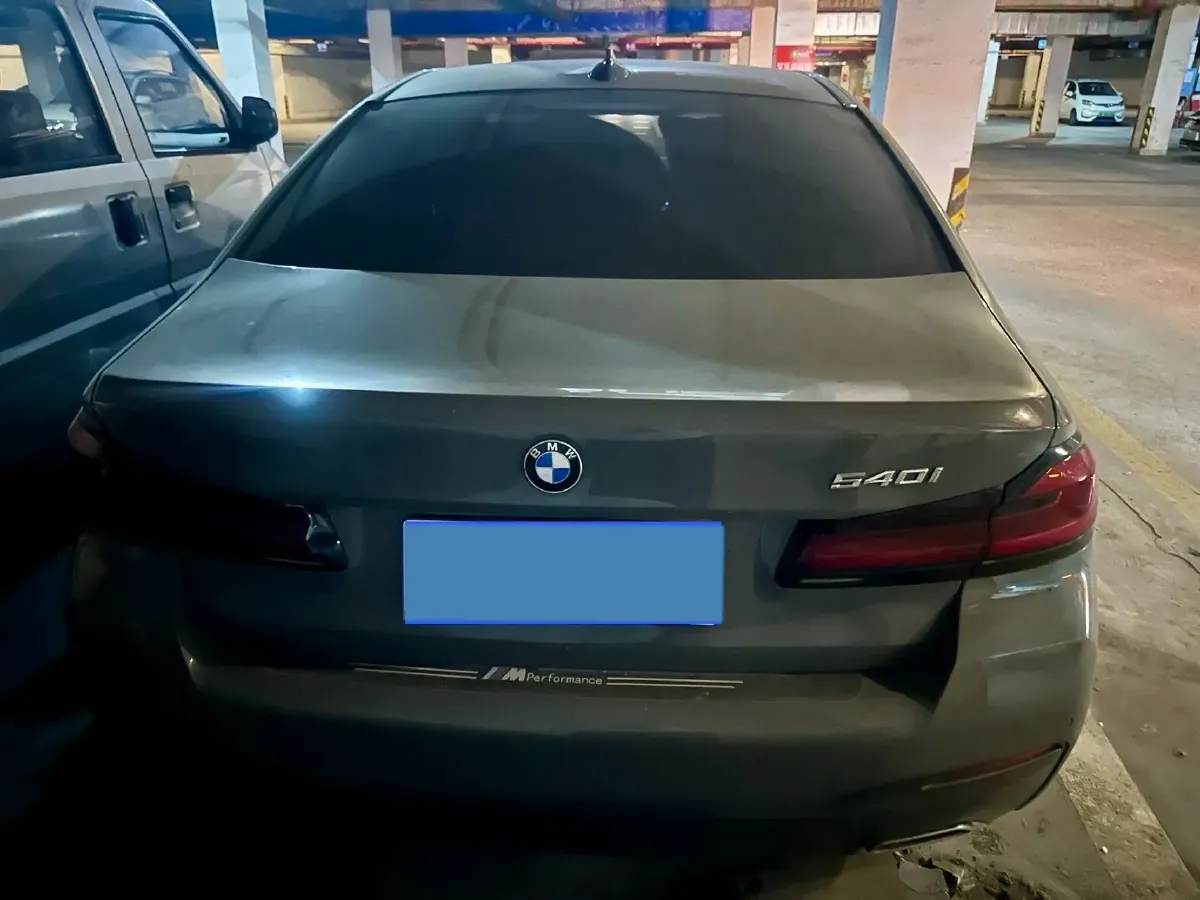 2022 BMW 5 Series 3.0T 340HP L6 8AT,autocango,china used car exporter,china ev exporter,chinese used car exporter,chinese used ev exporter