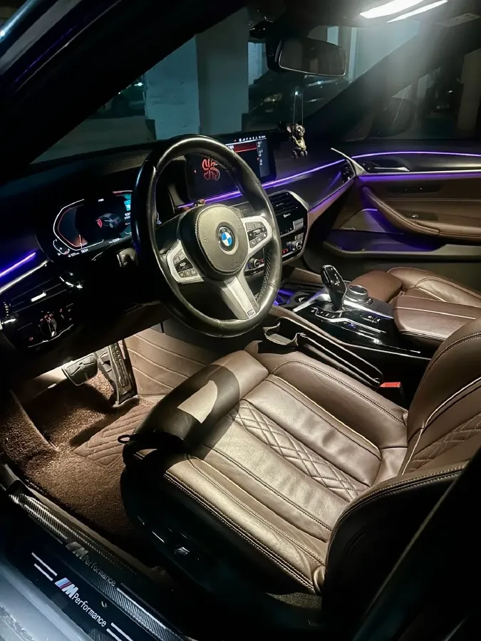 2022 BMW 5 Series 3.0T 340HP L6 8AT,autocango,china used car exporter,china ev exporter,chinese used car exporter,chinese used ev exporter