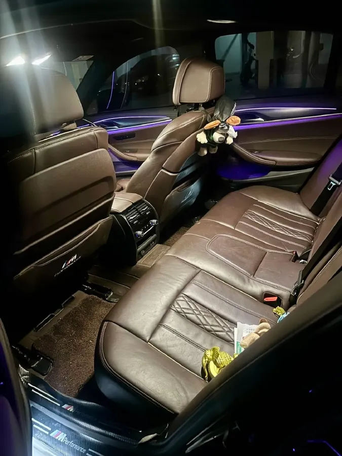 2022 BMW 5 Series 3.0T 340HP L6 8AT,autocango,china used car exporter,china ev exporter,chinese used car exporter,chinese used ev exporter