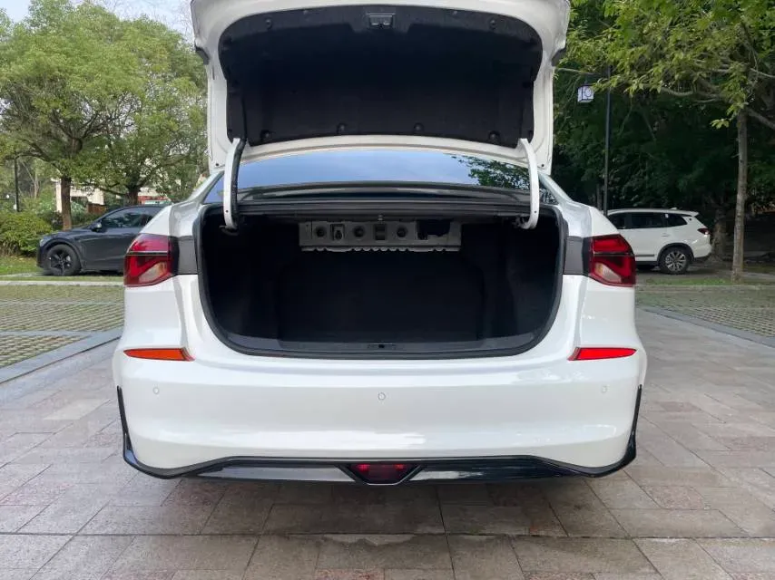 2020 Chevrolet Monza 1.3T 163HP L3 6AT,autocango,china used car exporter,china ev exporter,chinese used car exporter,chinese used ev exporter