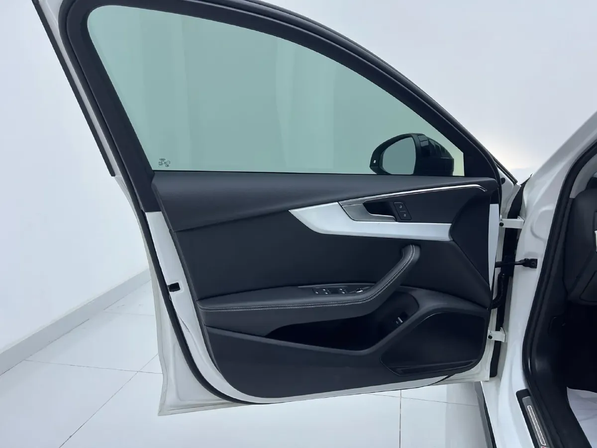 2022 Audi A4L 2.0T 190HP L4 7DCT,autocango,china used car exporter,china ev exporter,chinese used car exporter,chinese used ev exporter