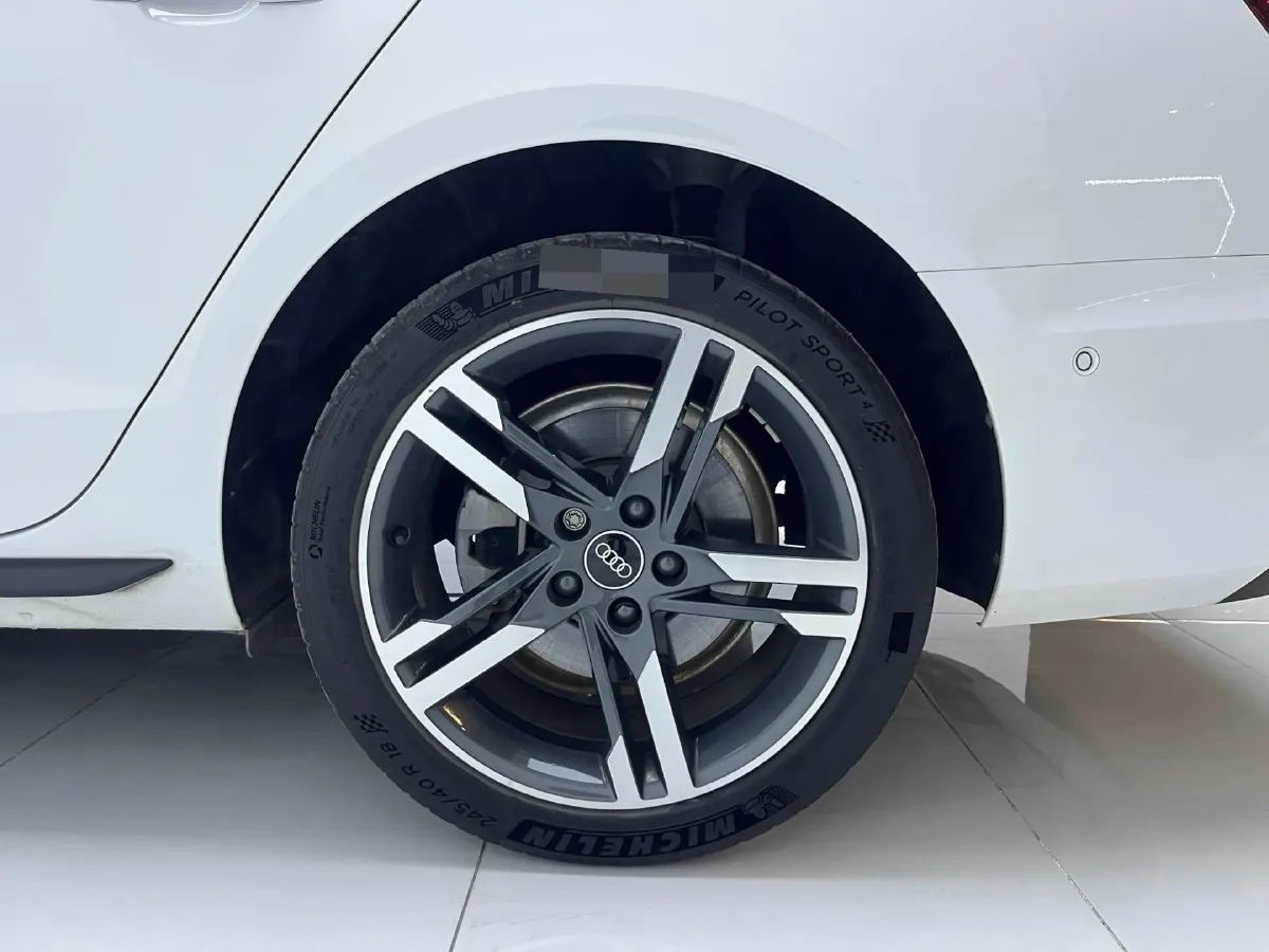 2022 Audi A4L 2.0T 190HP L4 7DCT,autocango,china used car exporter,china ev exporter,chinese used car exporter,chinese used ev exporter