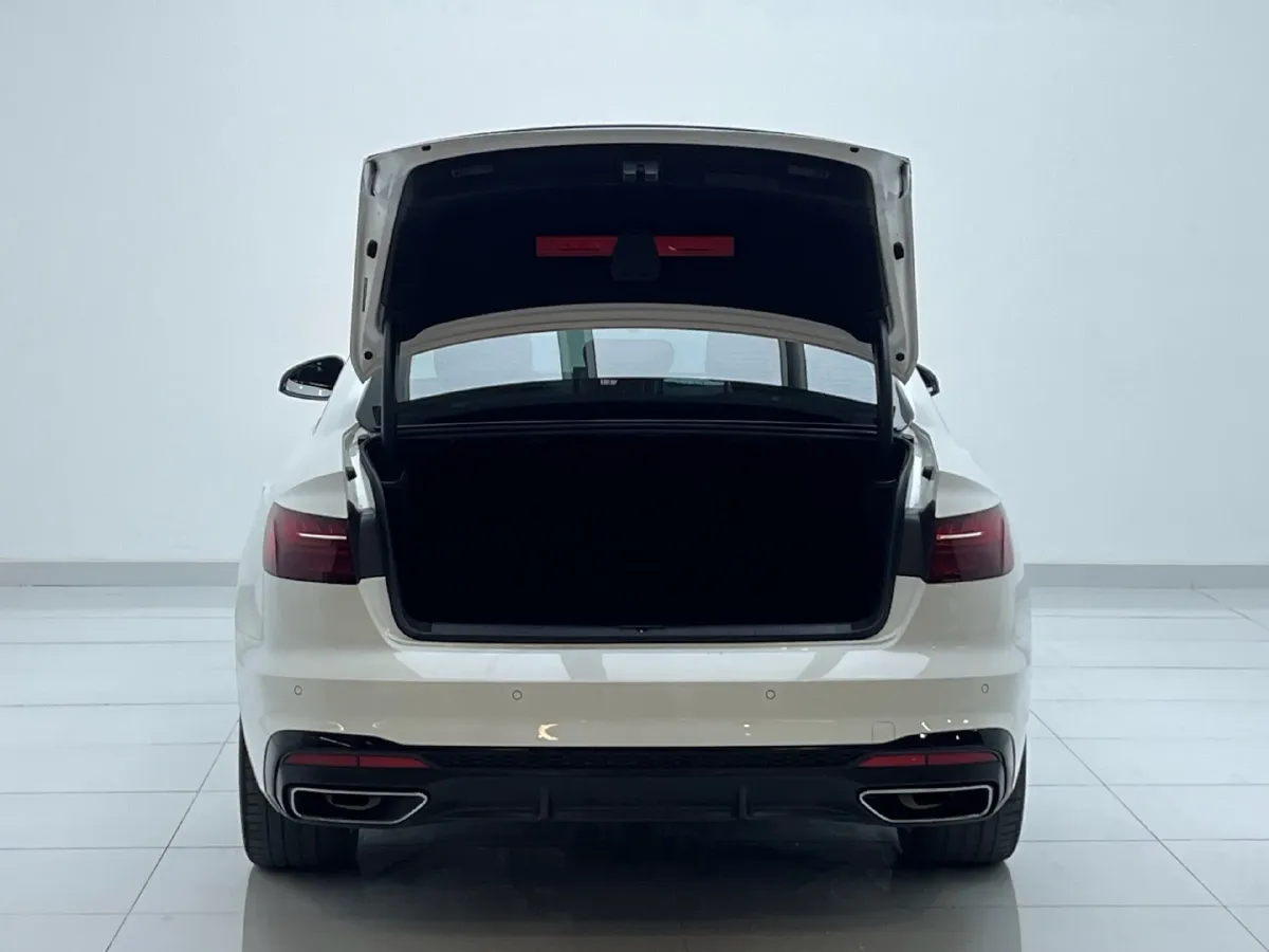 2022 Audi A4L 2.0T 190HP L4 7DCT,autocango,china used car exporter,china ev exporter,chinese used car exporter,chinese used ev exporter