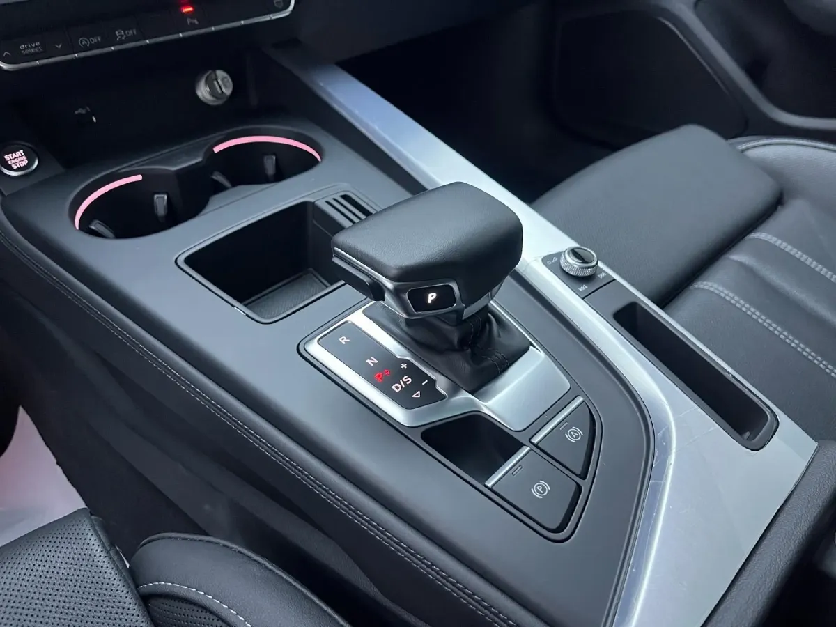 2022 Audi A4L 2.0T 190HP L4 7DCT,autocango,china used car exporter,china ev exporter,chinese used car exporter,chinese used ev exporter