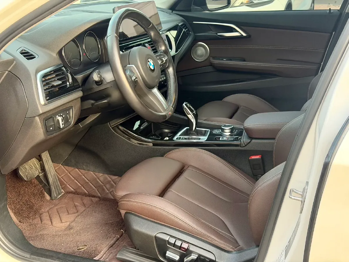 2023 BMW 1 Series 2.0T 178HP L4 7DCT,autocango,china used car exporter,china ev exporter,chinese used car exporter,chinese used ev exporter