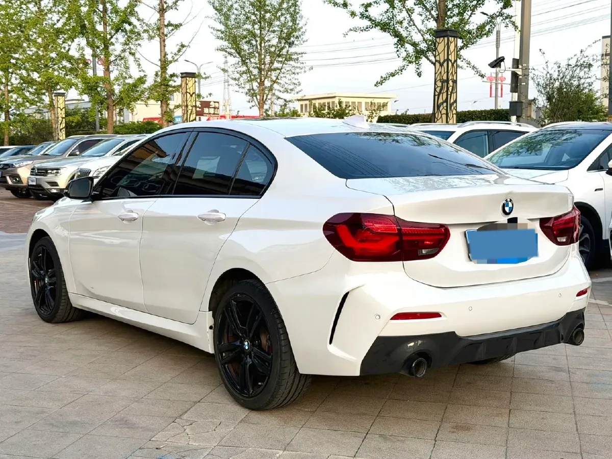 2023 BMW 1 Series 2.0T 178HP L4 7DCT,autocango,china used car exporter,china ev exporter,chinese used car exporter,chinese used ev exporter
