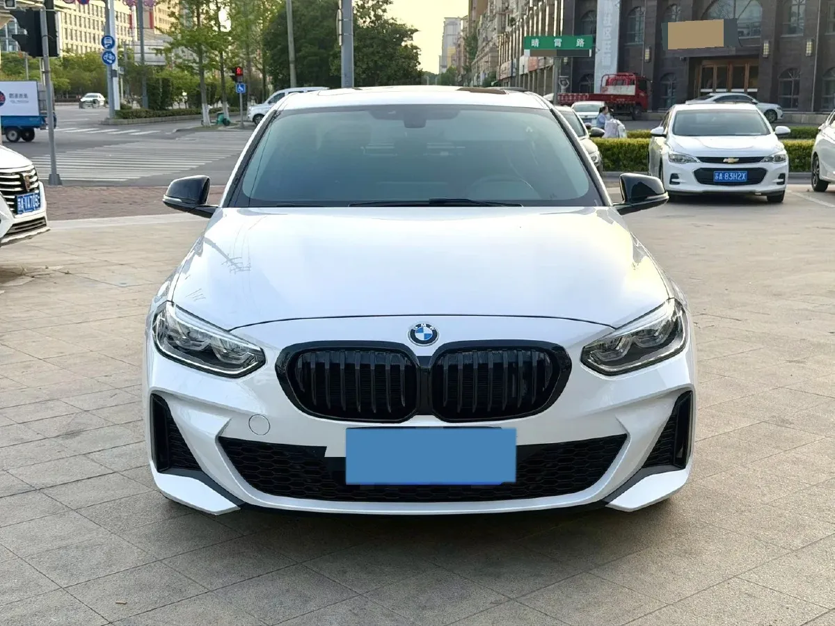 2023 BMW 1 Series 2.0T 178HP L4 7DCT,autocango,china used car exporter,china ev exporter,chinese used car exporter,chinese used ev exporter