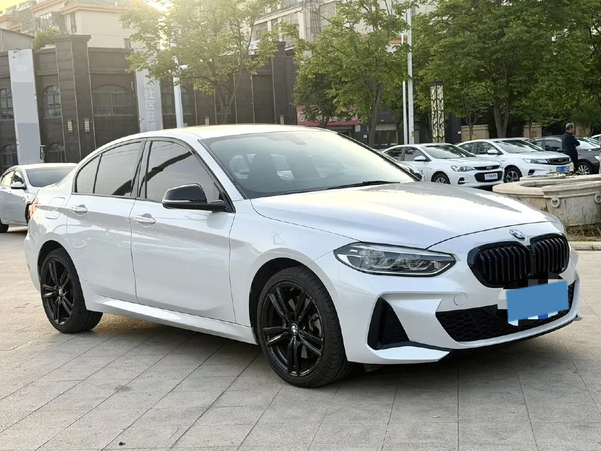 2023 BMW 1 Series 2.0T 178HP L4 7DCT,autocango,china used car exporter,china ev exporter,chinese used car exporter,chinese used ev exporter