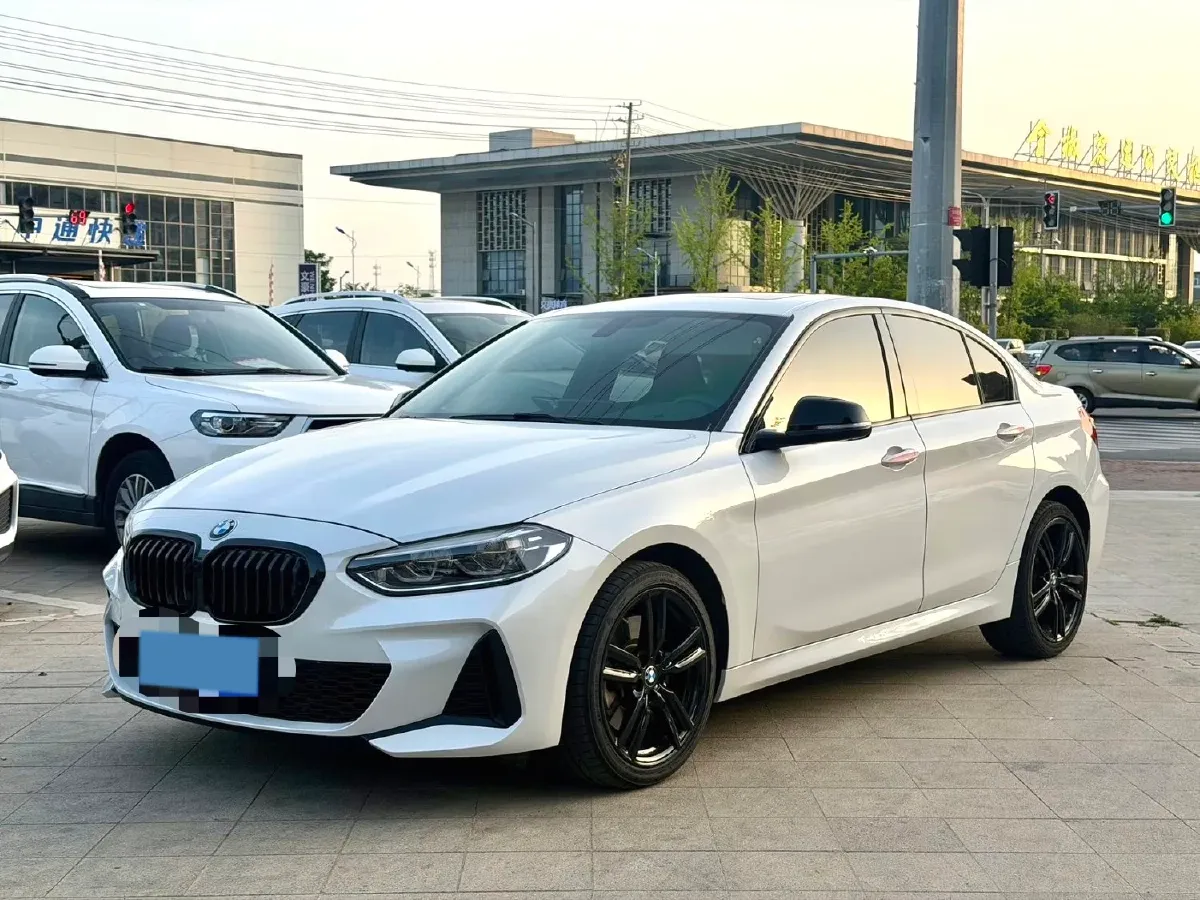 2023 BMW 1 Series 2.0T 178HP L4 7DCT,autocango,china used car exporter,china ev exporter,chinese used car exporter,chinese used ev exporter