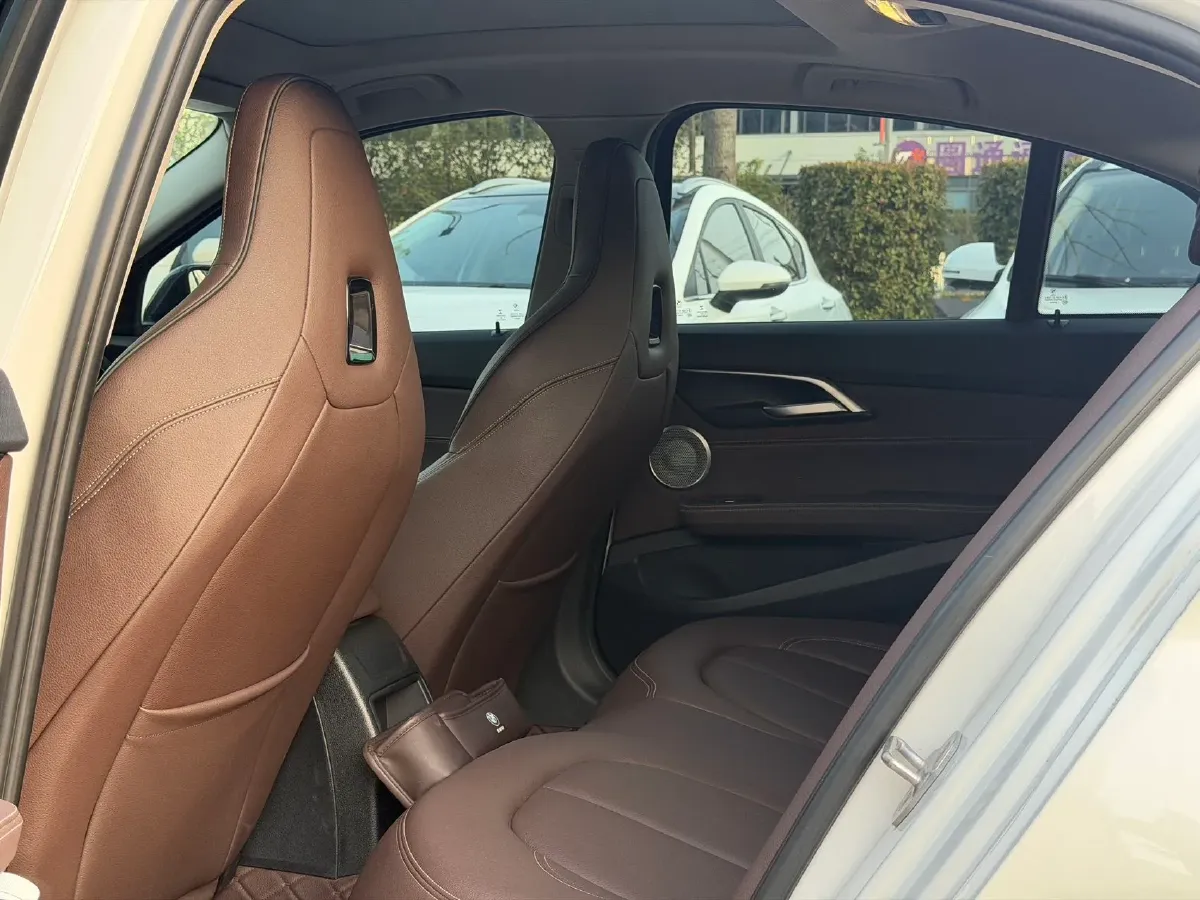 2023 BMW 1 Series 2.0T 178HP L4 7DCT,autocango,china used car exporter,china ev exporter,chinese used car exporter,chinese used ev exporter
