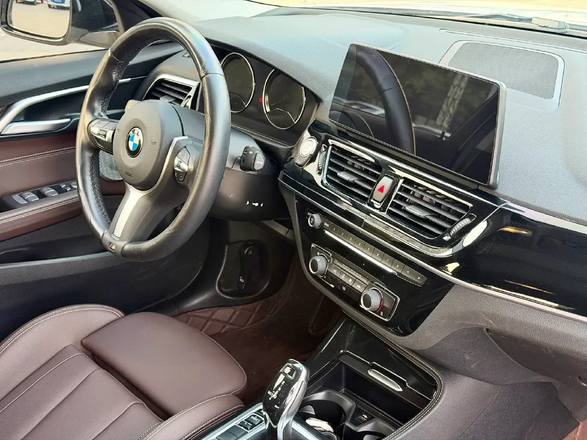 2023 BMW 1 Series 2.0T 178HP L4 7DCT,autocango,china used car exporter,china ev exporter,chinese used car exporter,chinese used ev exporter