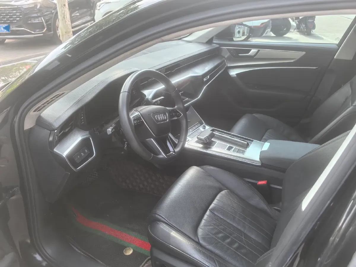 2021 Audi A6L 2.0T 224HP L4 7DCT,autocango,china used car exporter,china ev exporter,chinese used car exporter,chinese used ev exporter