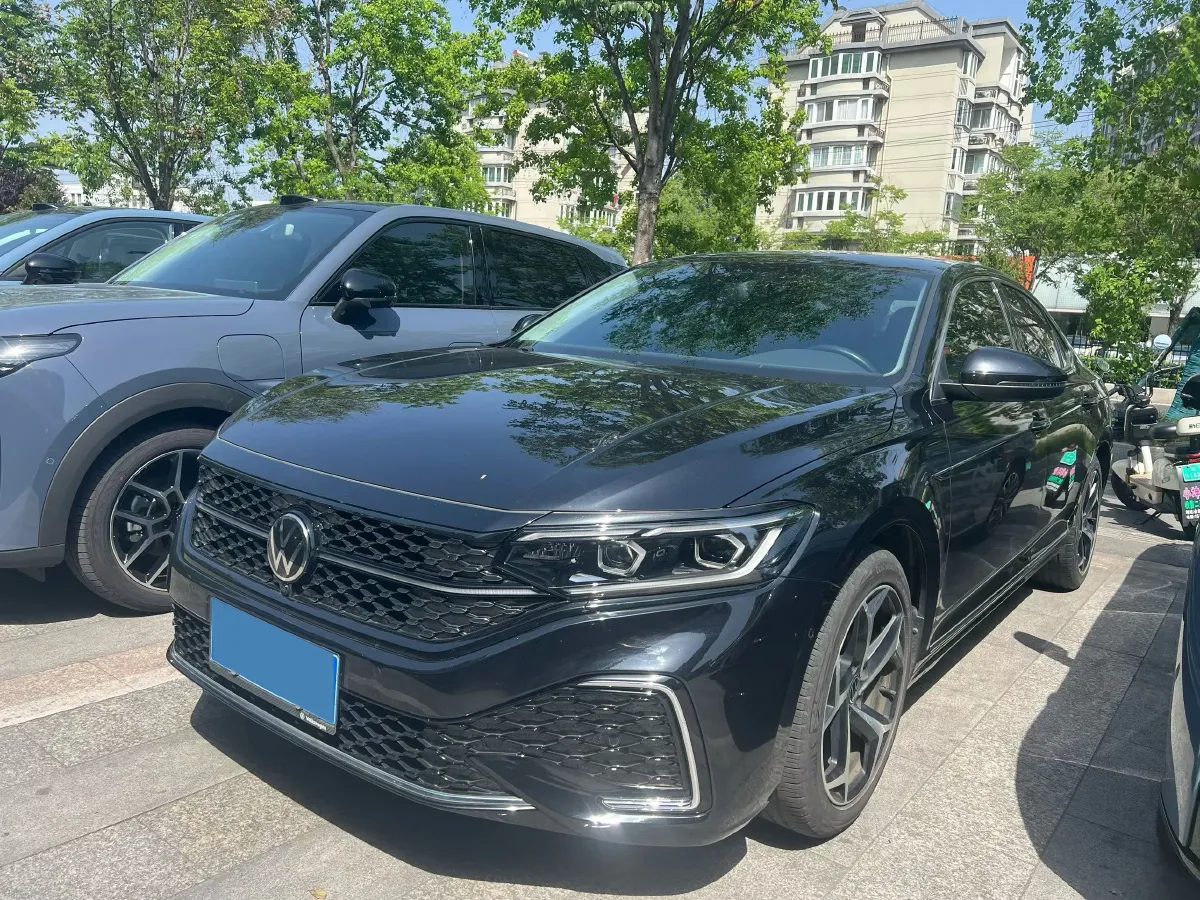 2023 Volkswagen Passat 2.0T 186HP L4 7DCT,autocango,china used car exporter,china ev exporter,chinese used car exporter,chinese used ev exporter