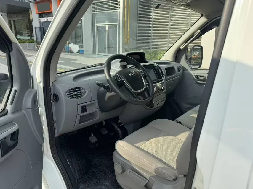 2021 MAXUS XinTu V80 2.0T 139HP L4 6MT,autocango,china used car exporter,china ev exporter,chinese used car exporter,chinese used ev exporter