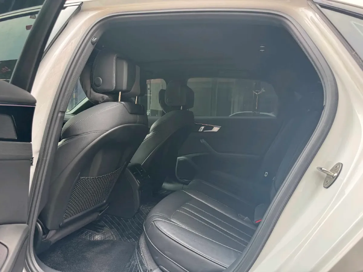2024 Audi A4L 2.0T 190HP L4 7DCT,autocango,china used car exporter,china ev exporter,chinese used car exporter,chinese used ev exporter