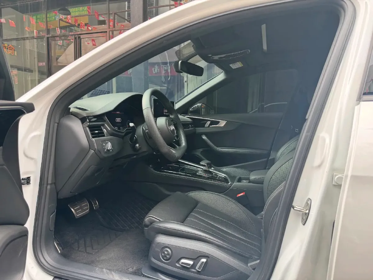 2024 Audi A4L 2.0T 190HP L4 7DCT,autocango,china used car exporter,china ev exporter,chinese used car exporter,chinese used ev exporter