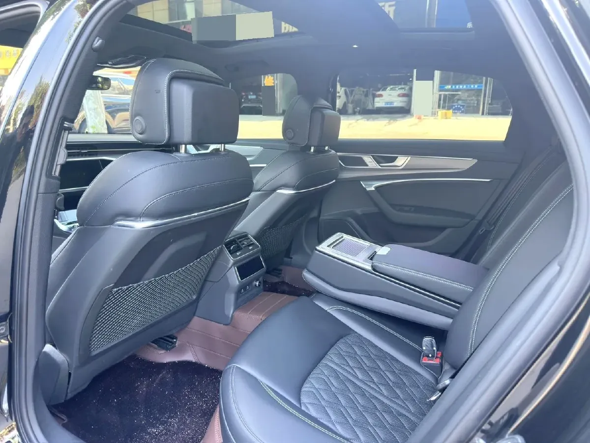 2025 Audi A6L 2.0T 245HP L4 7DCT,autocango,china used car exporter,china ev exporter,chinese used car exporter,chinese used ev exporter