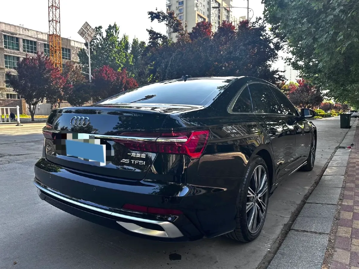 2025 Audi A6L 2.0T 245HP L4 7DCT,autocango,china used car exporter,china ev exporter,chinese used car exporter,chinese used ev exporter