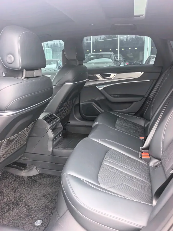2025 Audi A6L 2.0T 190HP L4 7DCT,autocango,china used car exporter,china ev exporter,chinese used car exporter,chinese used ev exporter