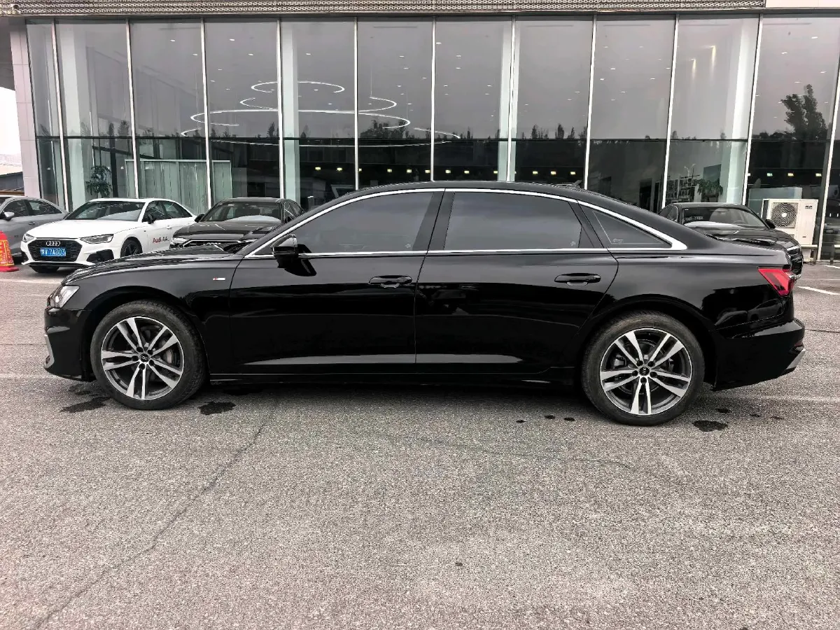 2025 Audi A6L 2.0T 190HP L4 7DCT,autocango,china used car exporter,china ev exporter,chinese used car exporter,chinese used ev exporter