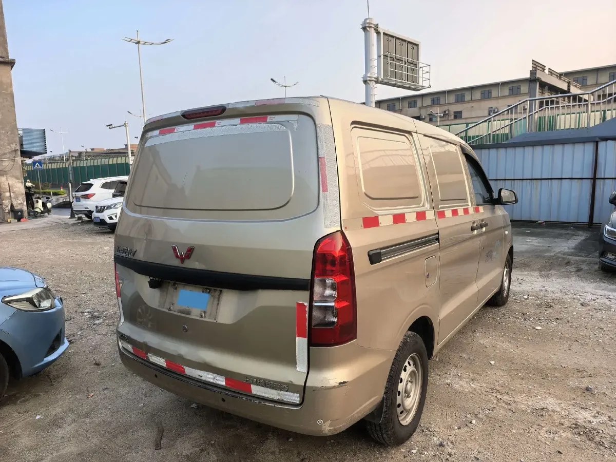 2019 WuLing HongGuang V 1.5L 99HP L4 6MT,autocango,china used car exporter,china ev exporter,chinese used car exporter,chinese used ev exporter