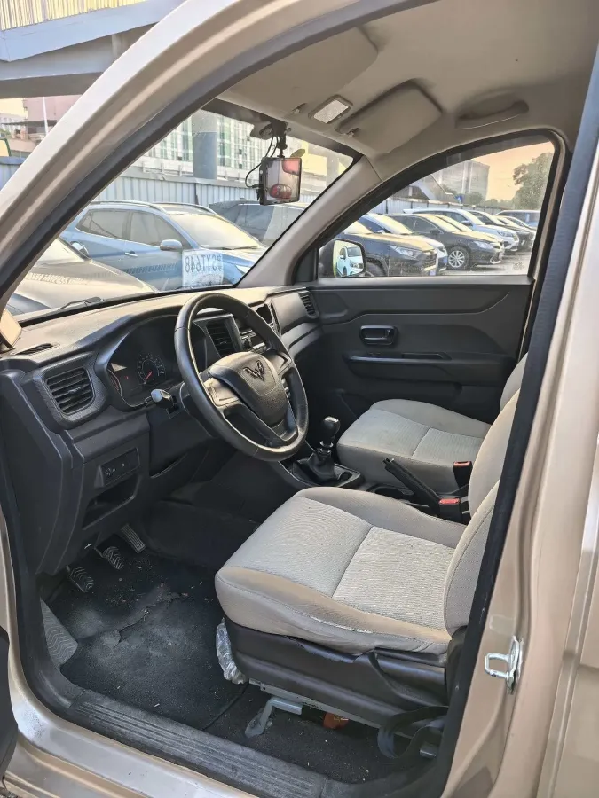 2019 WuLing HongGuang V 1.5L 99HP L4 6MT,autocango,china used car exporter,china ev exporter,chinese used car exporter,chinese used ev exporter