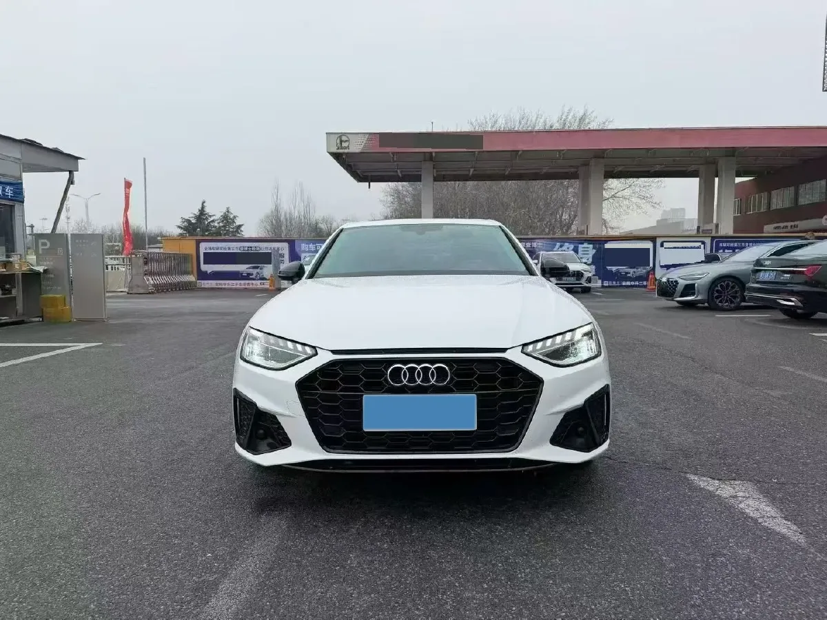 2022 Audi A4L 2.0T 190HP L4 7DCT,autocango,china used car exporter,china ev exporter,chinese used car exporter,chinese used ev exporter