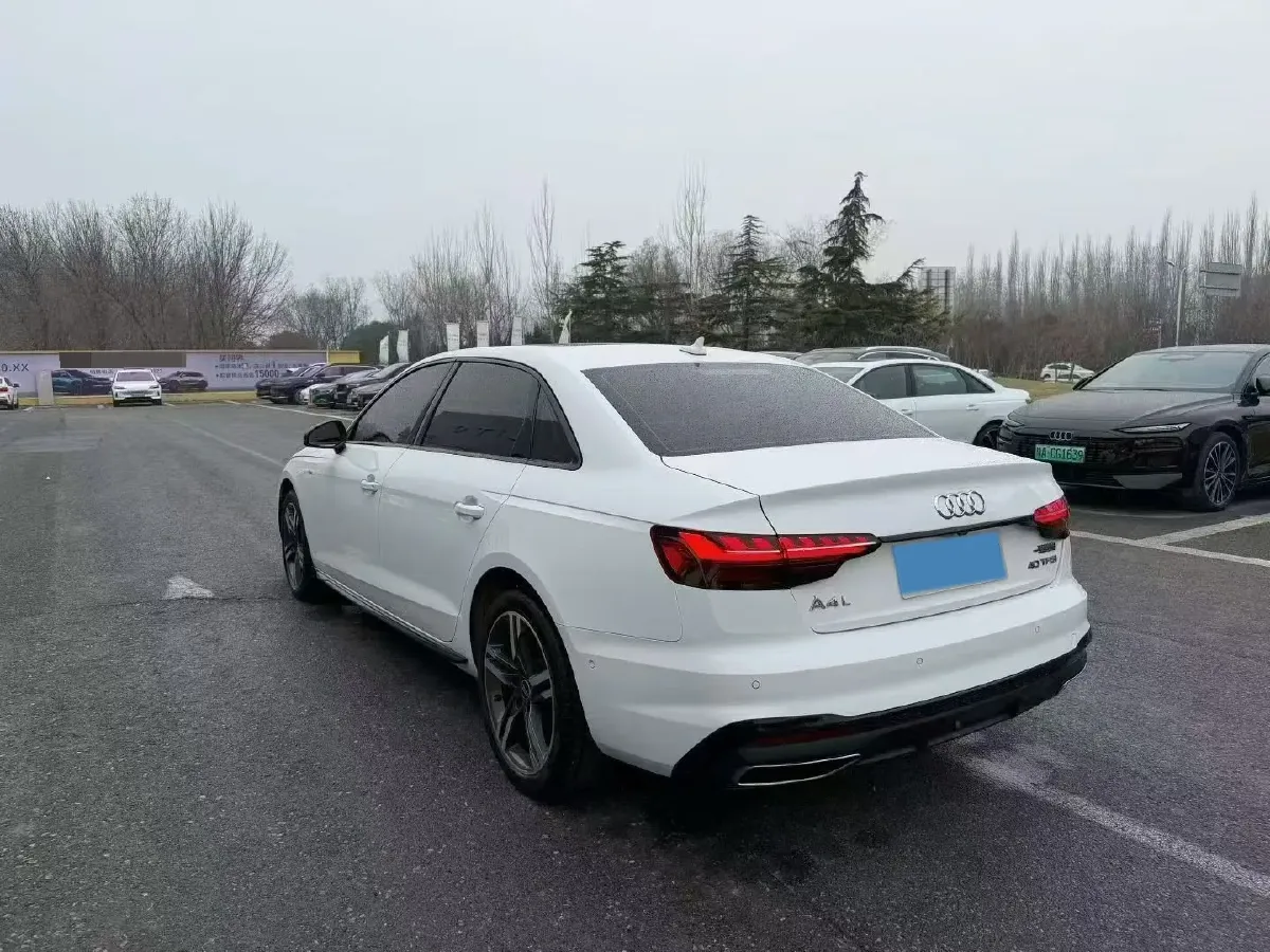 2022 Audi A4L 2.0T 190HP L4 7DCT,autocango,china used car exporter,china ev exporter,chinese used car exporter,chinese used ev exporter