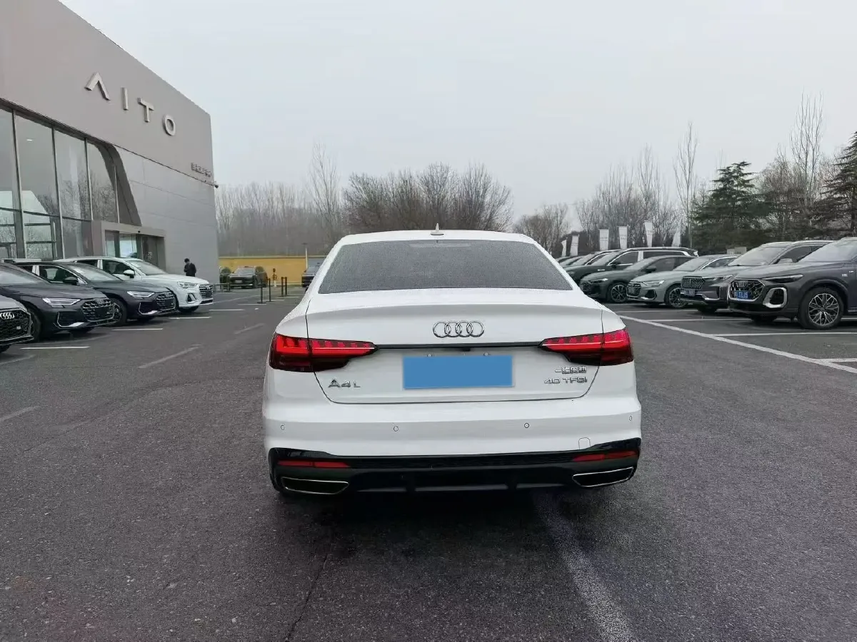 2022 Audi A4L 2.0T 190HP L4 7DCT,autocango,china used car exporter,china ev exporter,chinese used car exporter,chinese used ev exporter