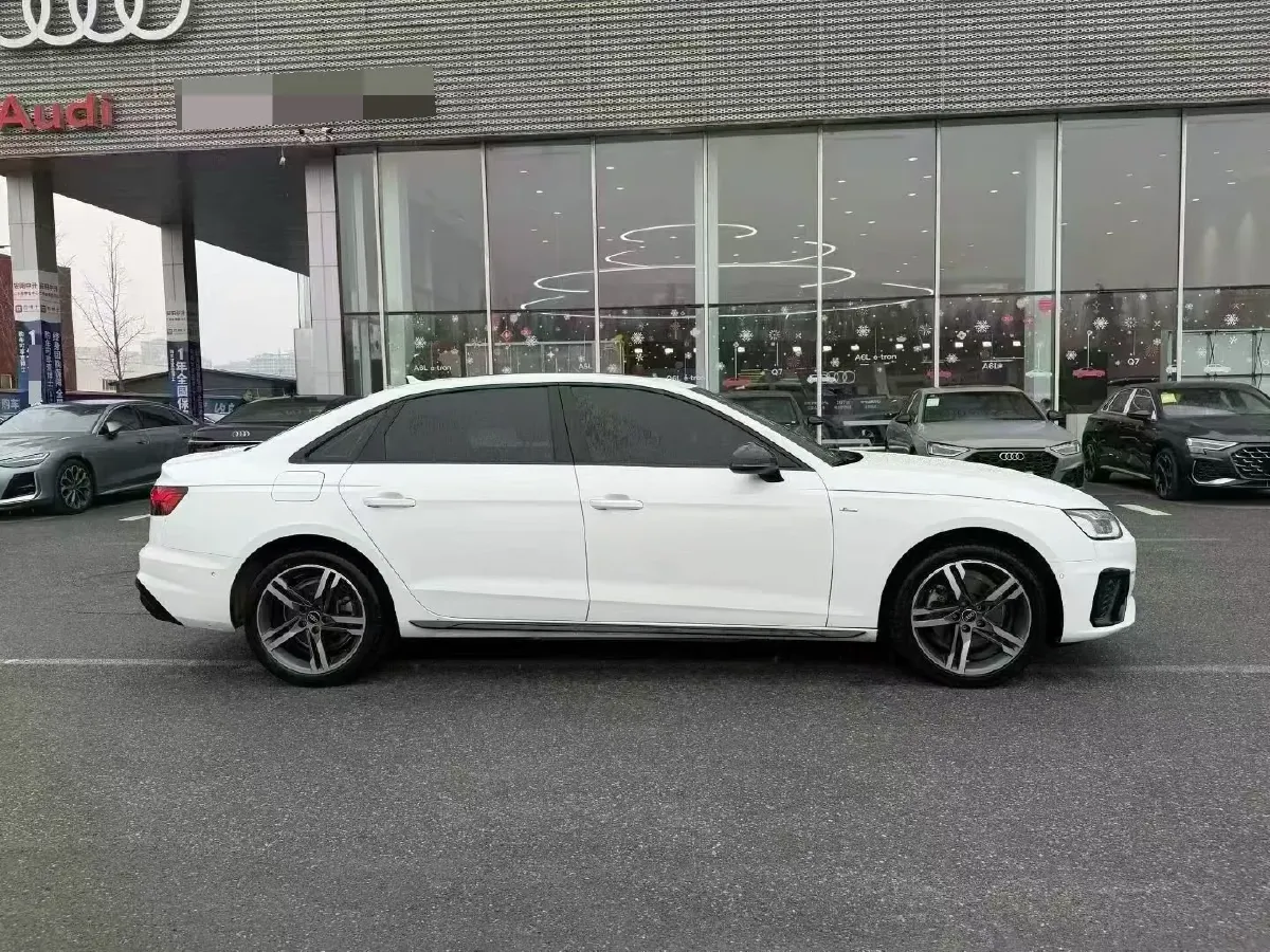 2022 Audi A4L 2.0T 190HP L4 7DCT,autocango,china used car exporter,china ev exporter,chinese used car exporter,chinese used ev exporter
