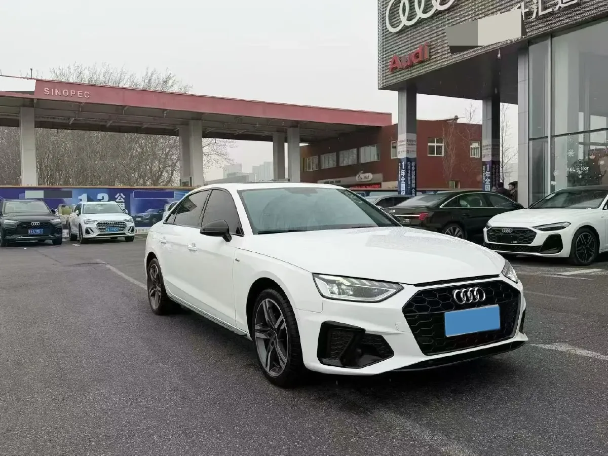 2022 Audi A4L 2.0T 190HP L4 7DCT,autocango,china used car exporter,china ev exporter,chinese used car exporter,chinese used ev exporter