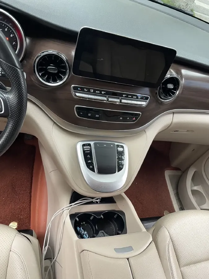 2021 Mercedes-Benz V Class 2.0T 211HP L4 9AT,autocango,china used car exporter,china ev exporter,chinese used car exporter,chinese used ev exporter