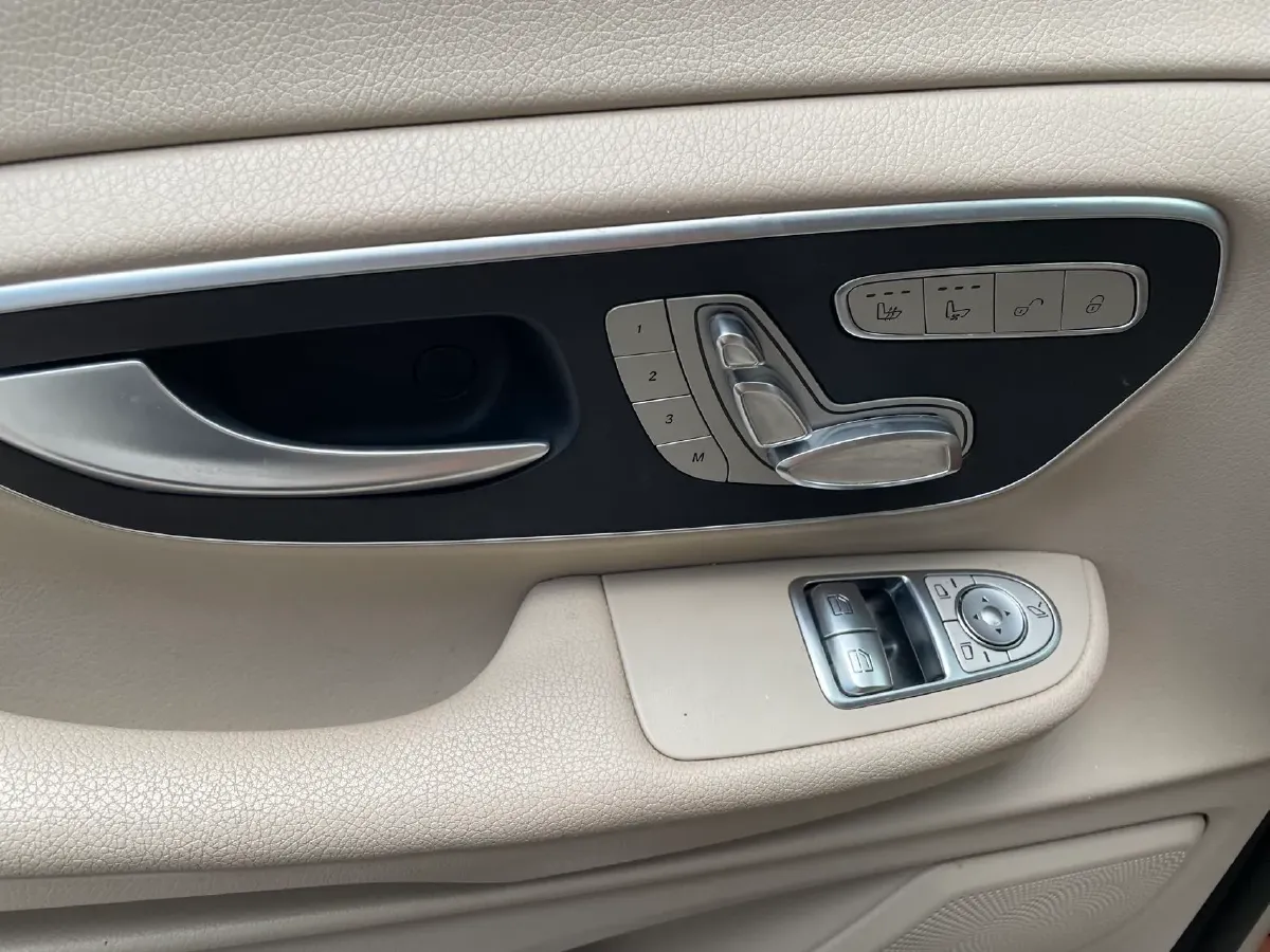 2021 Mercedes-Benz V Class 2.0T 211HP L4 9AT,autocango,china used car exporter,china ev exporter,chinese used car exporter,chinese used ev exporter