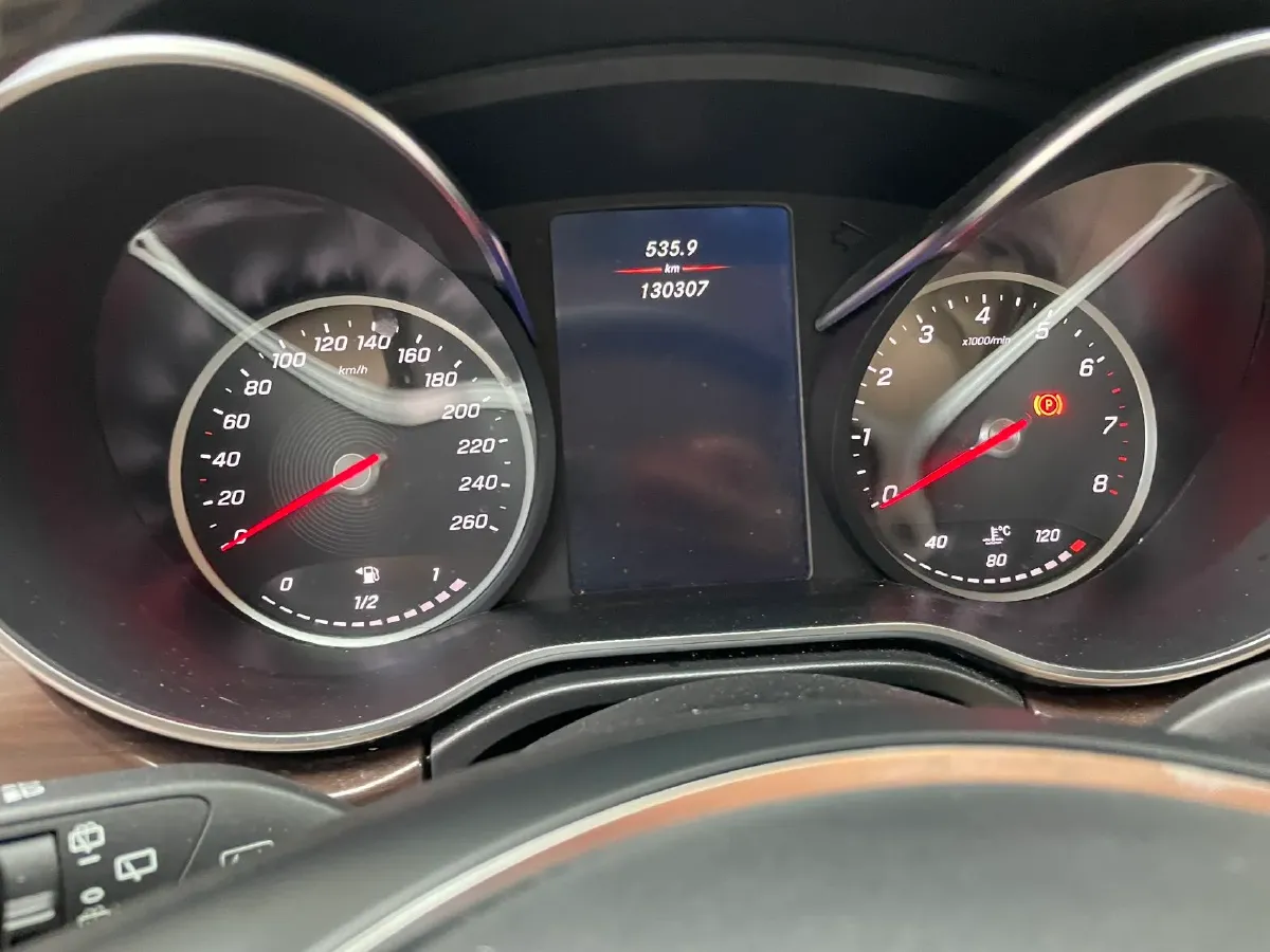 2021 Mercedes-Benz V Class 2.0T 211HP L4 9AT,autocango,china used car exporter,china ev exporter,chinese used car exporter,chinese used ev exporter